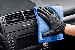 איך לנקות את הדשבורד ברכב – חומר הגנה שנשאר לאורך זמן